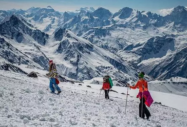 欧洲第一高峰厄尔布鲁士攀登 莫斯科 圣彼得堡文化魅力之旅（12日行程）