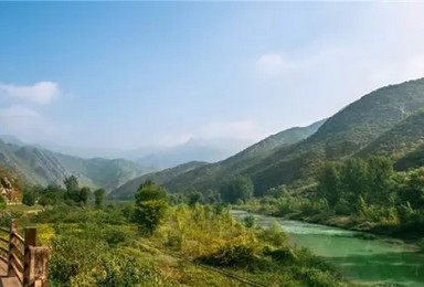 百里画廊 融自然山水之秀美 北京最美秋色 硅化木森林公园（1日行程）