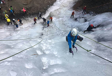 冰壁上的华尔兹 元旦攀冰体验活动（3日行程）