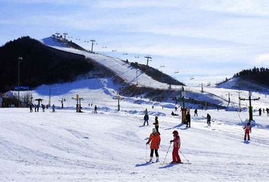 莲花山滑雪 北京最近雪场 全新雪具 新手免费教学（1日行程）
