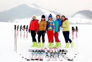 莲花山滑雪 首滑99元北京最近雪场 全新雪具 新手免费教学（1日行程）