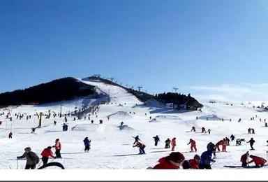 莲花山特价滑雪(1日行程) 莲花山特价滑雪(1日行程)