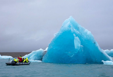 2018北极探险 北极熊鲸鱼橡皮艇冰山游泳邮轮 私人订制（14日行程）