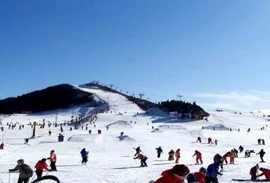 周末 莲花山滑雪 北京最近雪场 享受更多滑雪乐趣（1日行程）