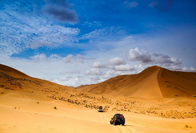 史诗级徒步 腾格里沙漠穿越 与沙漠湖泊相逢 与星空露营相伴（4日行程）