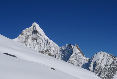 初级雪山攀登 四姑娘山大海子徒步露营 二峰登山（6日行程）