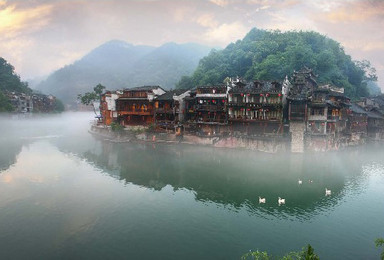 清明 凤凰古城 寻梦凤凰古城 体验苗寨风情(4日行程) 清明 凤凰古城 寻梦凤凰古城 体验苗寨风情(4日行程)