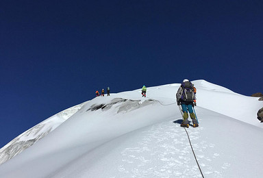 那玛峰  行走在云端 圆梦贡嘎 5588米入门级山峰（6日行程）