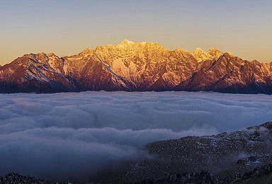 游玩烟雨柳江古镇，徒步川西高原红岩顶，观日出云海金山.（3日行程）