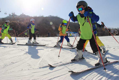 西安青少年滑雪冬令营，滑雪教学，双板教学，寒假5期时间任选（4日行程）