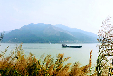 船渡西江羚羊峡品美食,徒步古栈道,景色可媲美三峡(1日行程) 船渡西江羚羊峡品美食,徒步古栈道,景色可媲美三峡(1日行程)