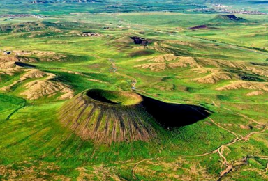 乌兰哈达火山露营 深度探索6座火山 草原露营 探秘历史的遗迹(2日行程)