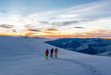 人生第一座6KM雪山 问顶玉珠峰南坡 提供全套技术攀登装备(7日行程) 人生第一座6KM雪山 问顶玉珠峰南坡 提供全套技术攀登装备(7日行程)
