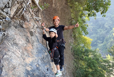 探险飞拉达攀岩，体验飞檐走壁的快乐，徒步英西九曲峰林（1日行程）
