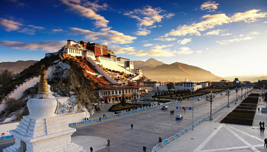 西藏全景8人纯玩全含小团 珠峰 林芝 南迦巴瓦 羊湖 纳木措（7日行程）