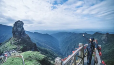 贵阳 盗梦空间探洞 凯里 响水岩 乌东苗寨 梵净山 镇远古城（5日行程）