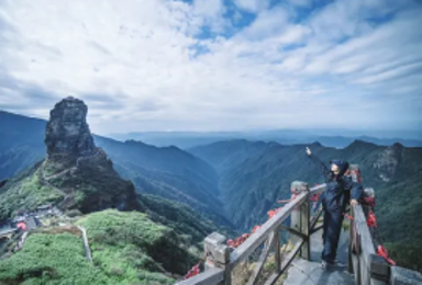 贵阳 盗梦空间探洞 凯里 响水岩 乌东苗寨 梵净山 镇远古城（5日行程）