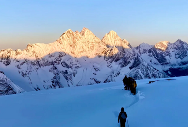 雪线之上 四姑娘山大峰 四姑娘山二峰雪山攀登之旅(3日行程) 雪线之上 四姑娘山大峰 四姑娘山二峰雪山攀登之旅(3日行程)
