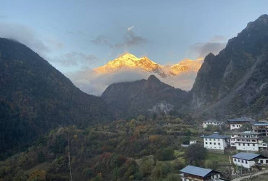 雨崩 4 日徒步｜冰湖 + 神瀑 + 梅里雪山全景轻装穿越（4日行程）